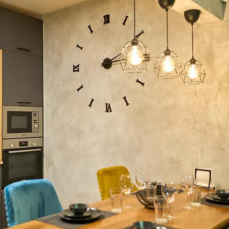 Luxury 2 Bedroom - Private Garden