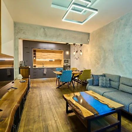 Luxury 2 Bedroom - Private Garden Appartement