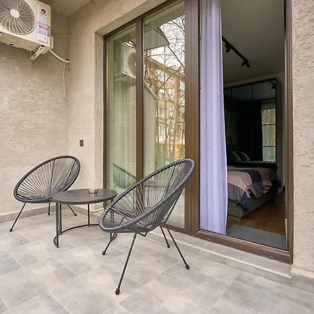 Luxury 2 Bedroom - Private Garden Appartement *